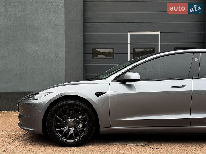 Седан Tesla Model 3 2024 в Києві