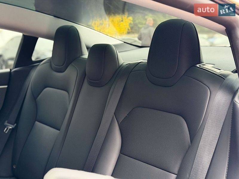 Седан Tesla Model 3 2024 в Києві
