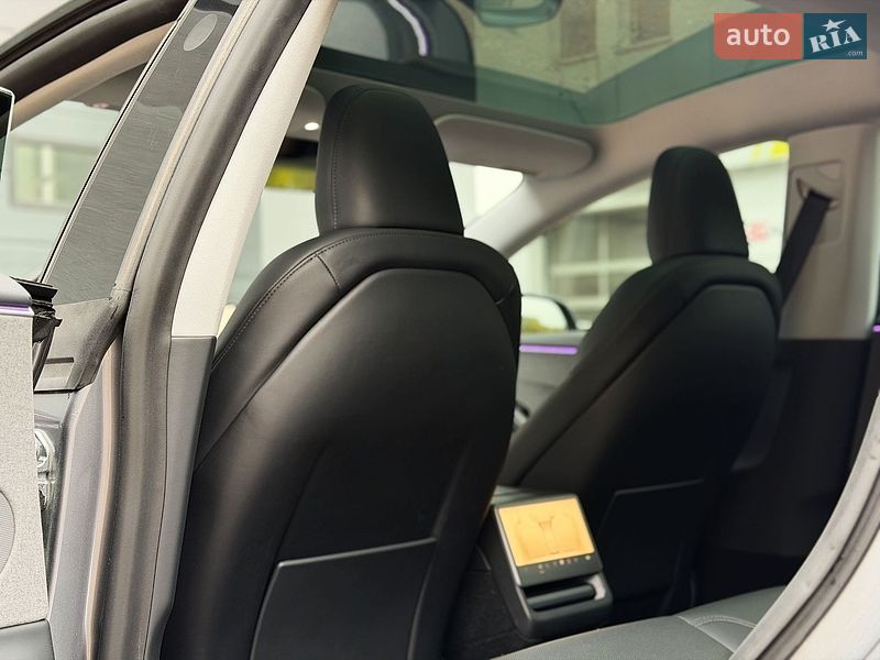Седан Tesla Model 3 2024 в Києві