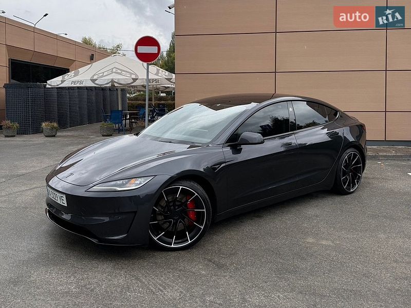 Tesla Model 3 2024