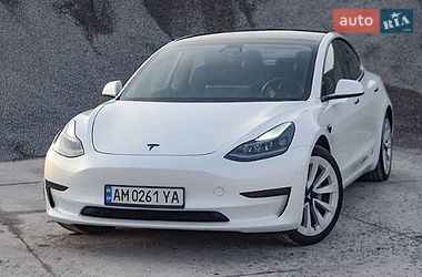 Седан Tesla Model 3 2021 в Киеве