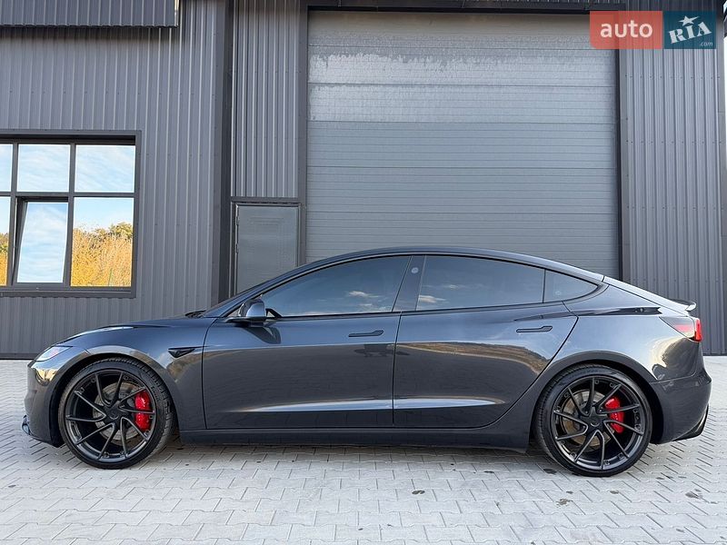 Седан Tesla Model 3 2024 в Дубно