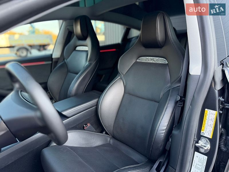 Седан Tesla Model 3 2024 в Дубно