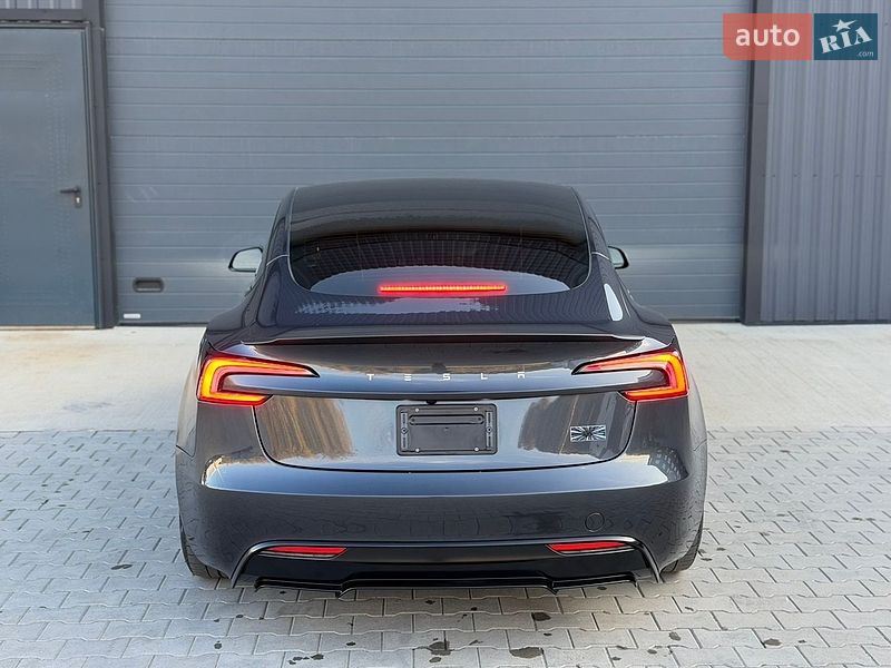 Седан Tesla Model 3 2024 в Дубно