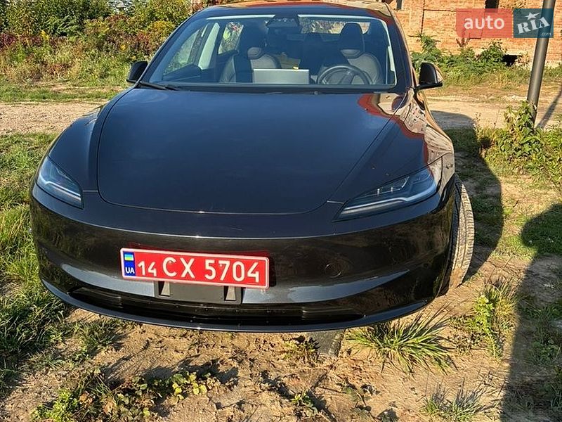 Седан Tesla Model 3 2024 в Рівному