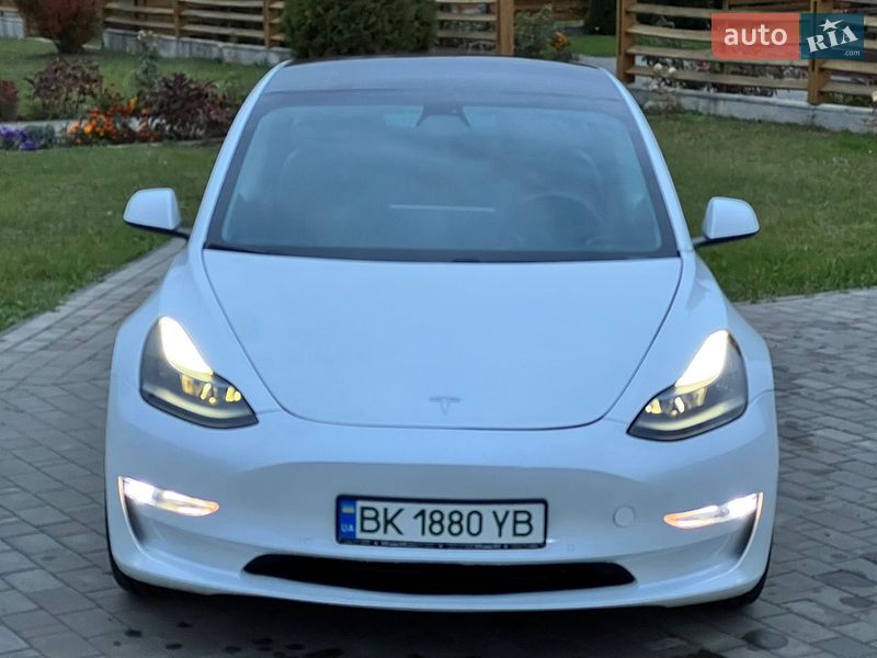 Седан Tesla Model 3 2021 в Луцке