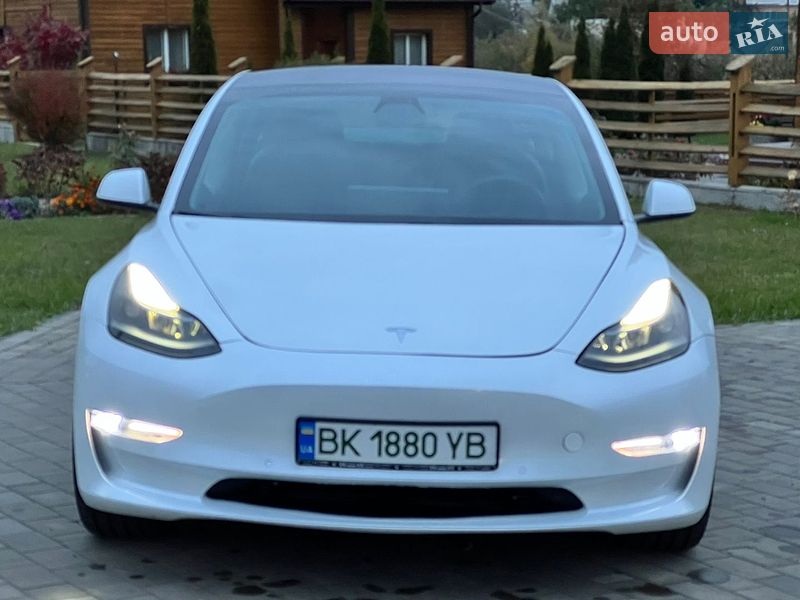 Седан Tesla Model 3 2021 в Луцке