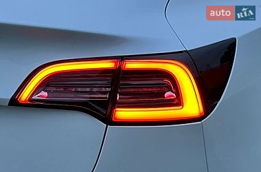 Седан Tesla Model 3 2021 в Луцке