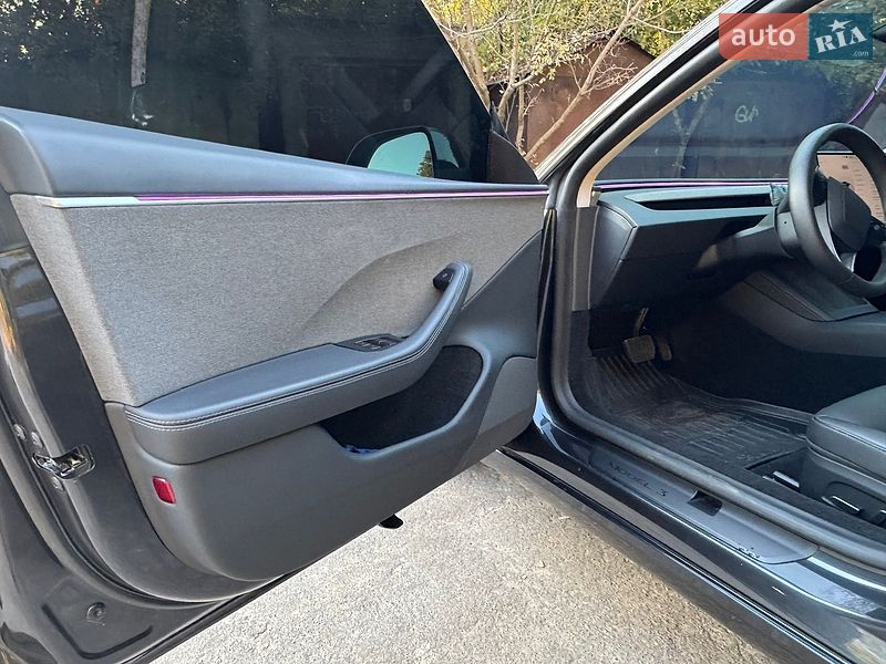 Седан Tesla Model 3 2024 в Киеве
