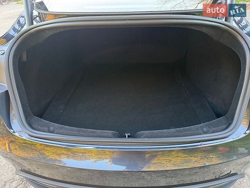 Седан Tesla Model 3 2024 в Киеве