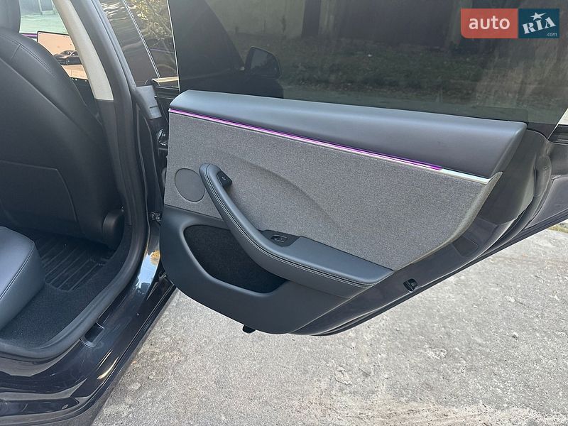 Седан Tesla Model 3 2024 в Киеве