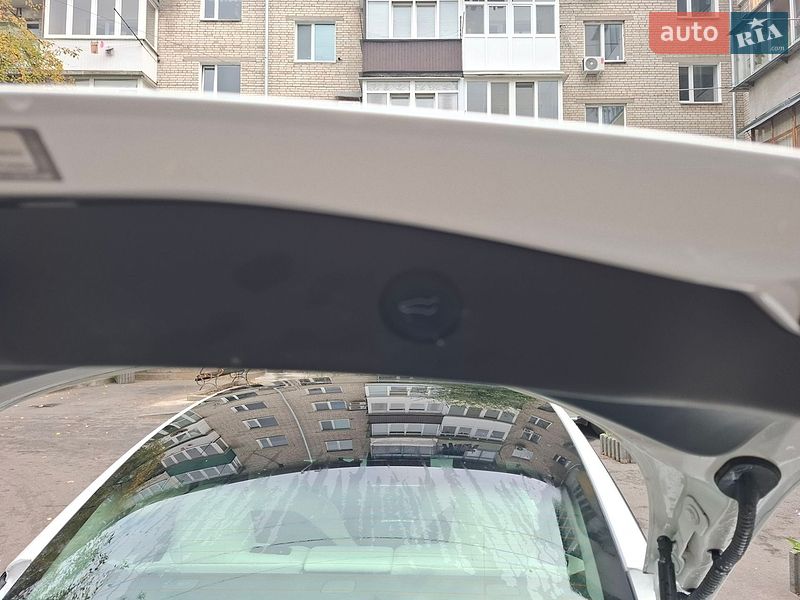 Седан Tesla Model 3 2021 в Виннице