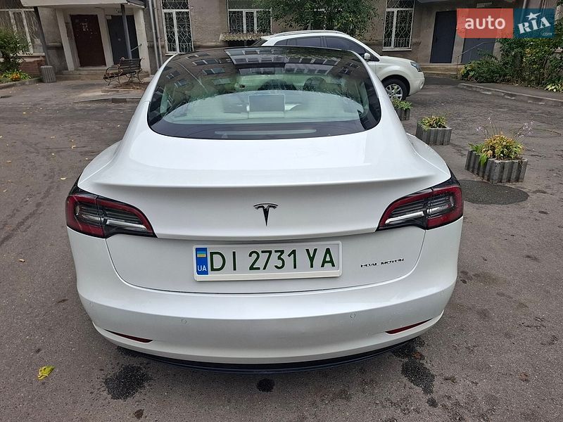 Седан Tesla Model 3 2021 в Виннице