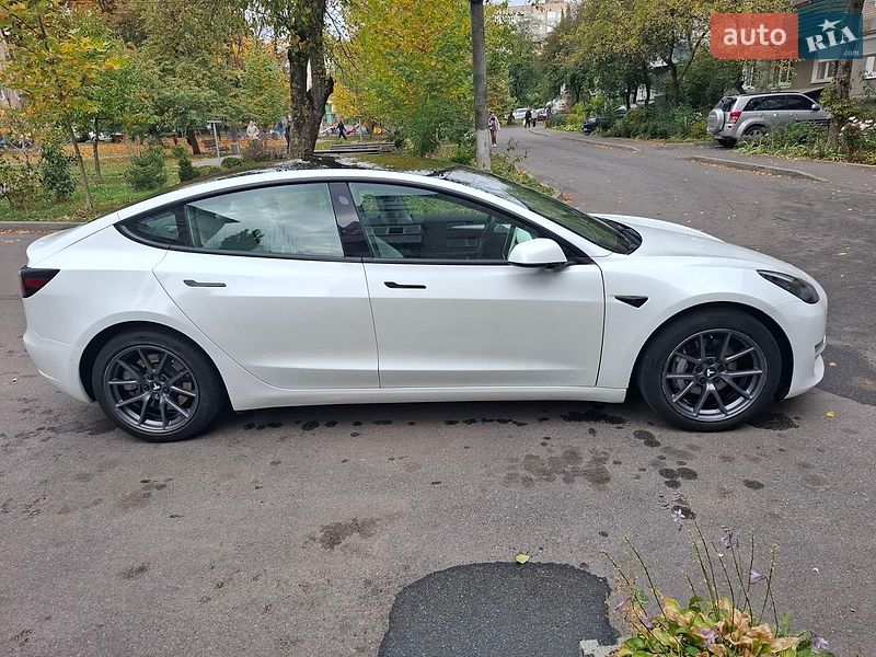 Седан Tesla Model 3 2021 в Виннице