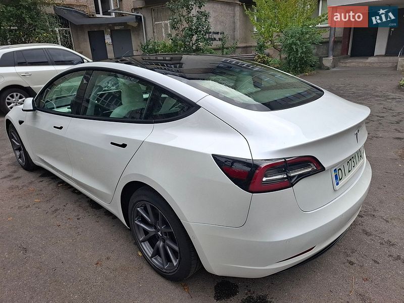 Седан Tesla Model 3 2021 в Виннице