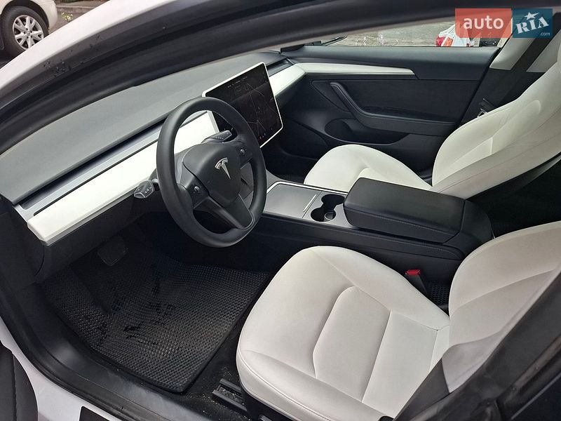 Седан Tesla Model 3 2021 в Виннице