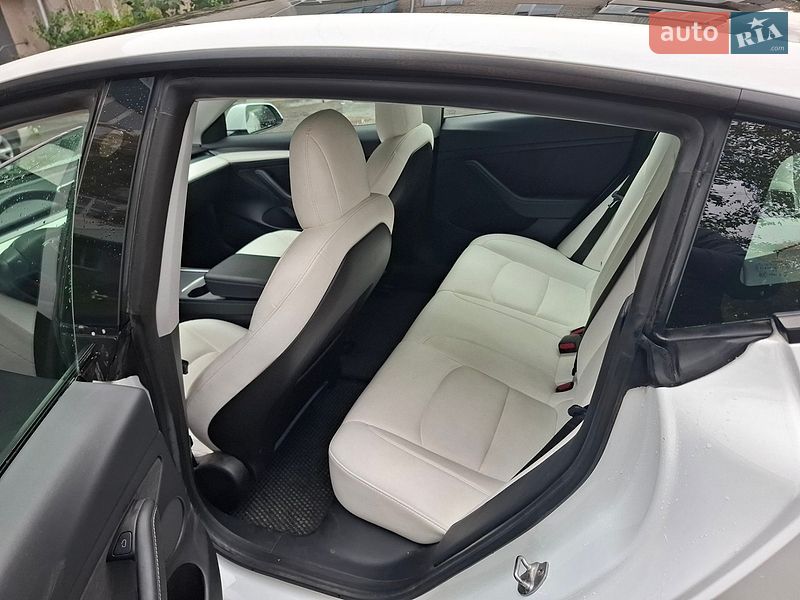 Седан Tesla Model 3 2021 в Виннице