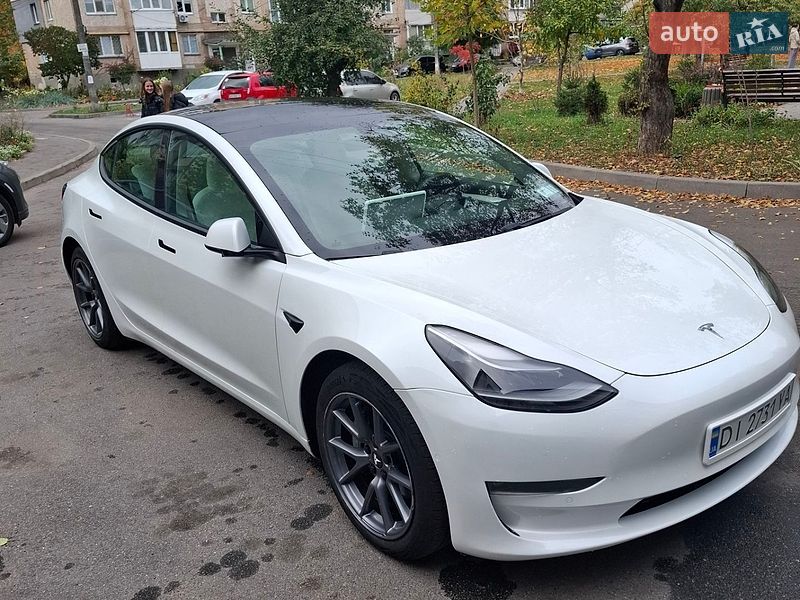 Седан Tesla Model 3 2021 в Виннице