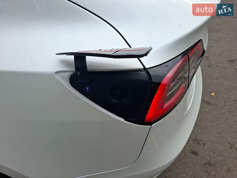 Седан Tesla Model 3 2021 в Виннице