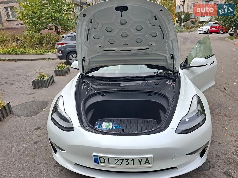 Седан Tesla Model 3 2021 в Виннице