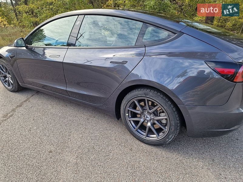 Седан Tesla Model 3 2022 в Киеве