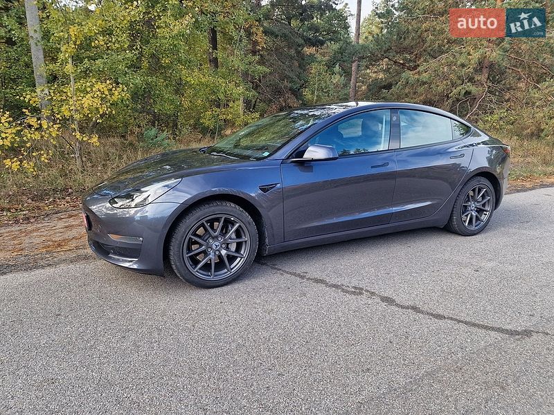 Седан Tesla Model 3 2022 в Киеве