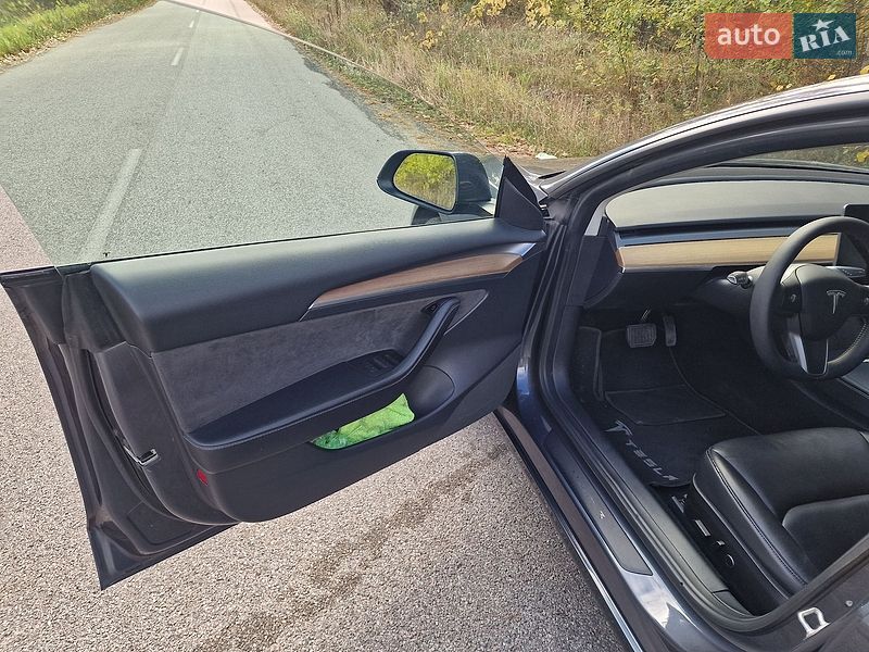Седан Tesla Model 3 2022 в Киеве