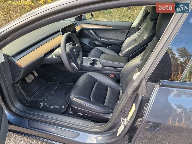 Седан Tesla Model 3 2022 в Киеве