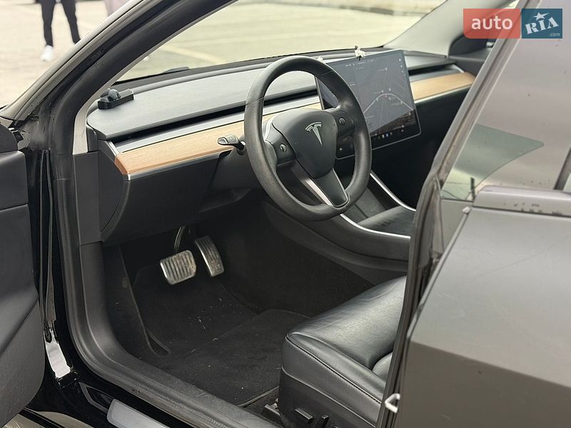 Седан Tesla Model 3 2020 в Ивано-Франковске