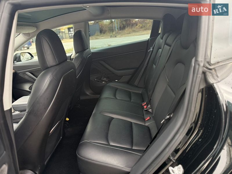 Седан Tesla Model 3 2020 в Ивано-Франковске
