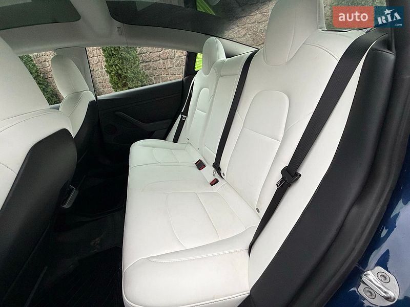 Седан Tesla Model 3 2023 в Кропивницком
