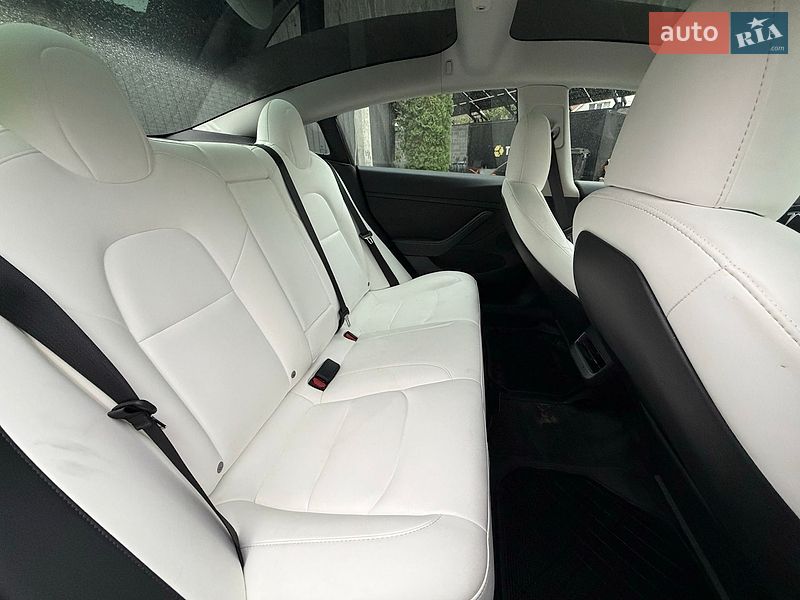 Седан Tesla Model 3 2023 в Кропивницком