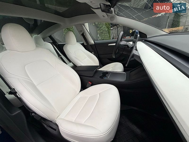 Седан Tesla Model 3 2023 в Кропивницком