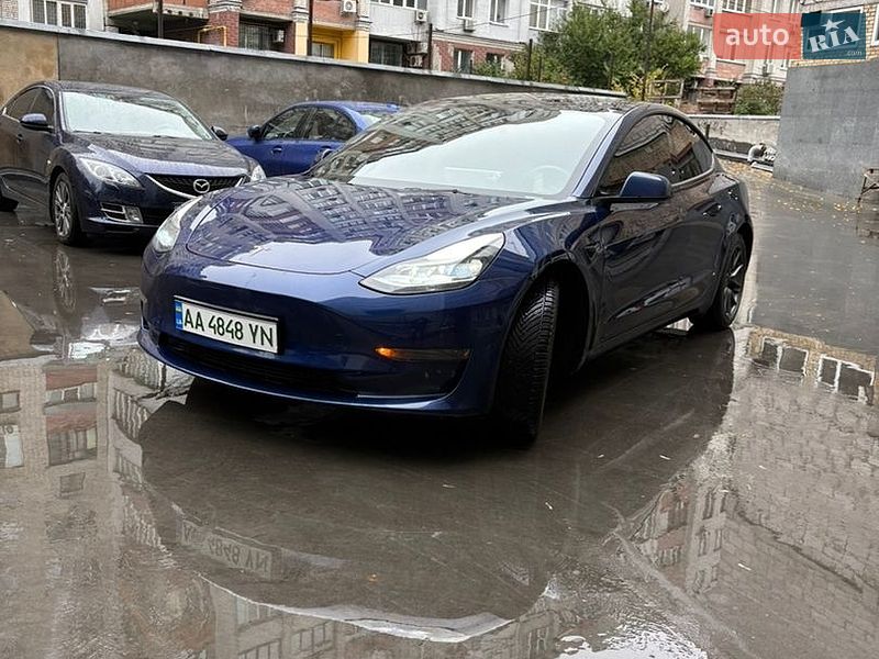 Седан Tesla Model 3 2023 в Києві