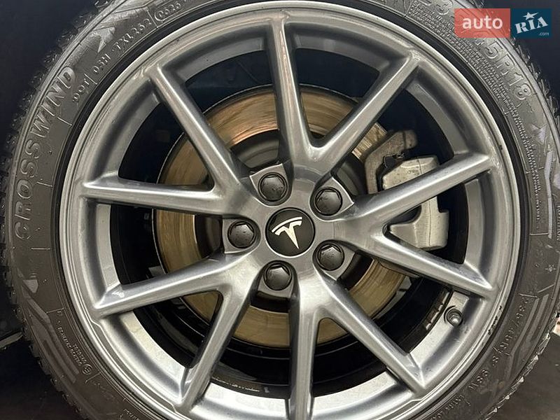 Седан Tesla Model 3 2023 в Києві