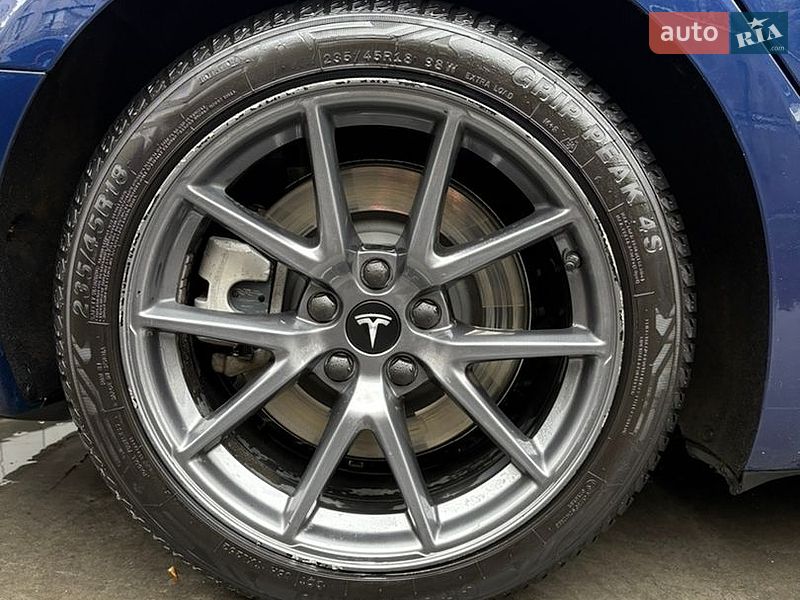 Седан Tesla Model 3 2023 в Києві