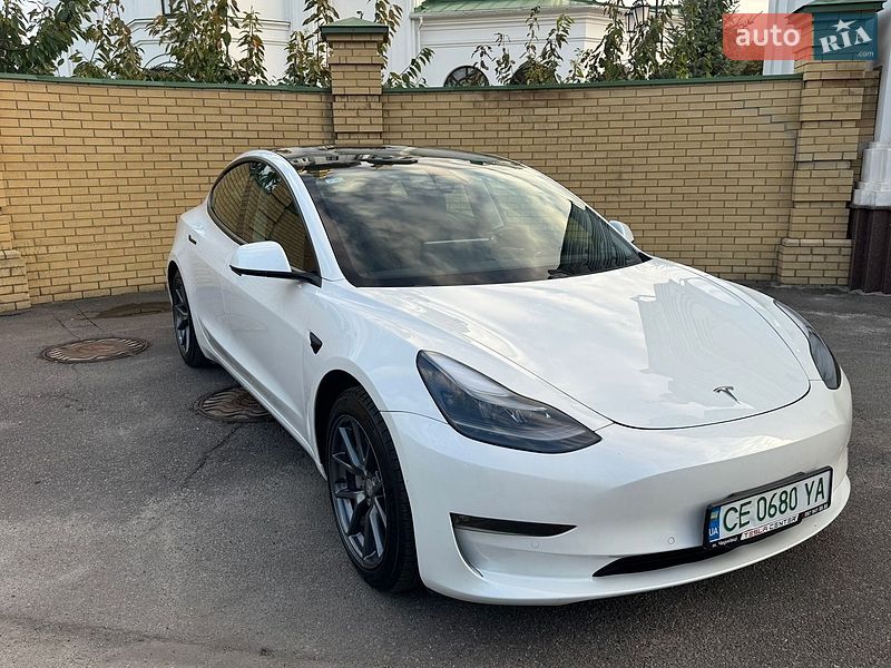 Седан Tesla Model 3 2021 в Киеве