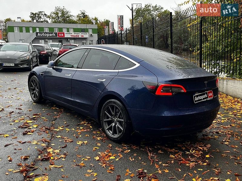 Седан Tesla Model 3 2019 в Киеве