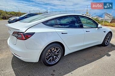 Седан Tesla Model 3 2021 в Львове