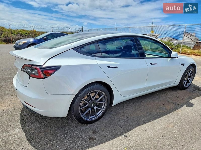 Седан Tesla Model 3 2021 в Львове