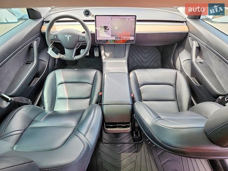 Седан Tesla Model 3 2021 в Львове