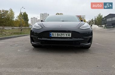 Седан Tesla Model 3 2019 в Киеве