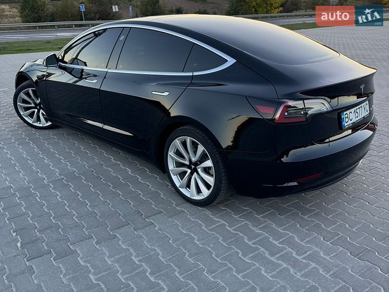Седан Tesla Model 3 2018 в Львове