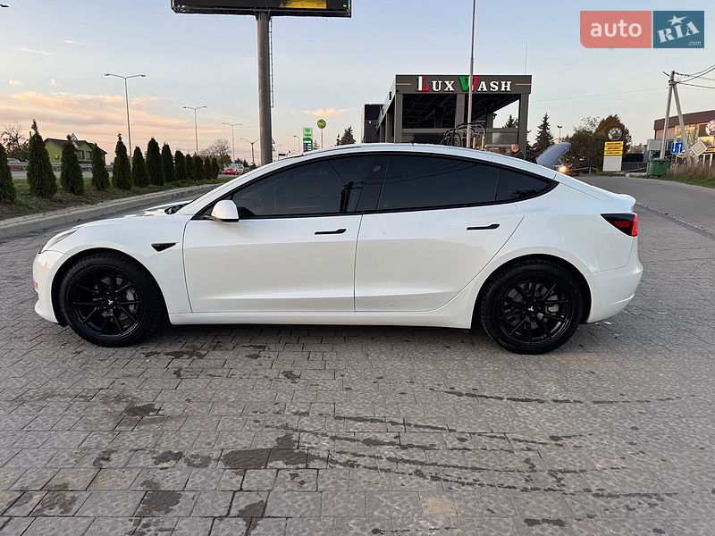 Седан Tesla Model 3 2022 в Львове