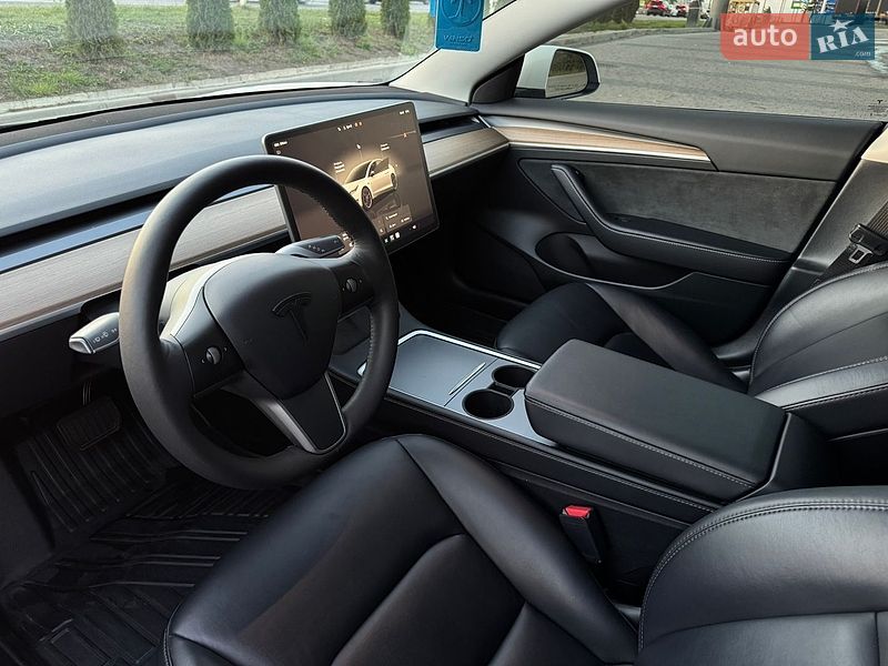Седан Tesla Model 3 2022 в Львове