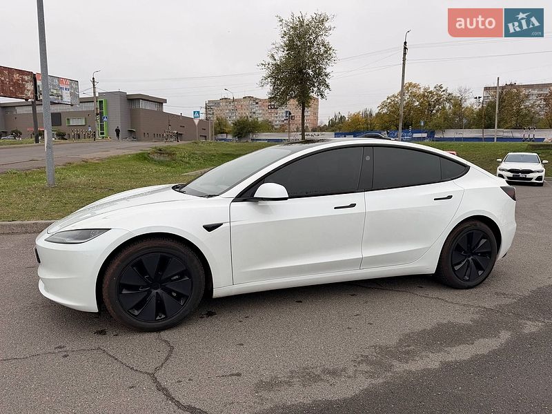Седан Tesla Model 3 2025 в Кривом Роге