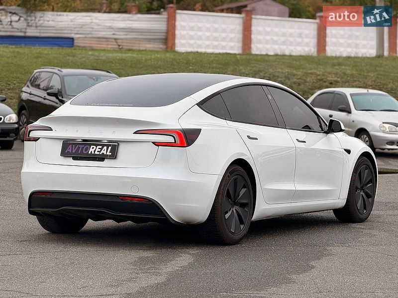 Седан Tesla Model 3 2025 в Кривом Роге