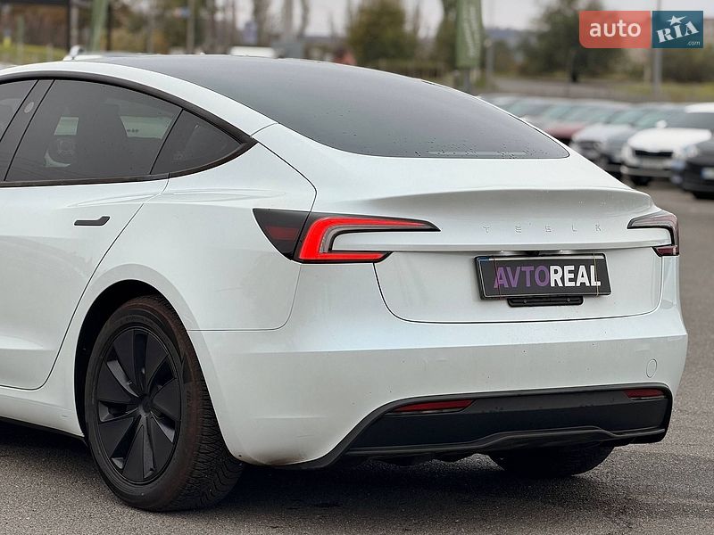 Седан Tesla Model 3 2025 в Кривом Роге