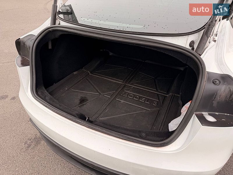 Седан Tesla Model 3 2025 в Кривом Роге