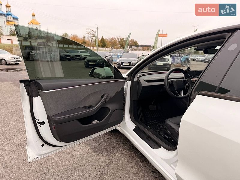 Седан Tesla Model 3 2025 в Кривом Роге